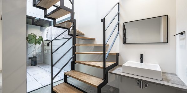 【福岡　注文住宅｜変形地に建てる自然素材シンプルモダンの家】～LOGO HOUSE～ 洗面