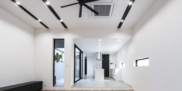 【福岡　注文住宅｜変形地に建てる自然素材シンプルモダンの家】～LOGO HOUSE～ LDK