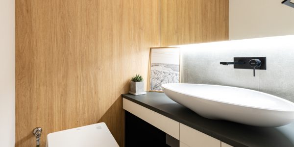 【福岡市　リノベーション｜10年先の生活を見据えたマンションリノベーション】～ホテルライクな暮らし～ トイレ