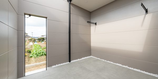 【福岡市　注文住宅｜中庭のある平屋】 ～内庭で子供たちが走り回れる住まい～ 玄関