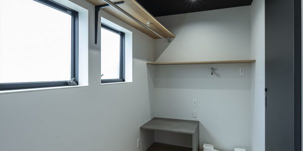 【福岡　注文住宅｜中庭を囲む癒しの平屋】　～くらしを楽しむ贅沢～ 洗面