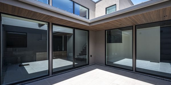 【福岡　注文住宅｜都市型リゾートに暮らす家】～セカンドリビングのあるガレージハウス～ 中庭