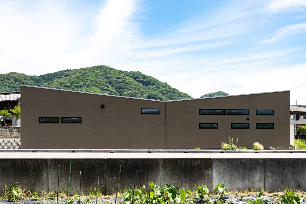 北九州市の平屋住宅 側面外観 三角形の敷地｜ARCHI PRODUCTS設計