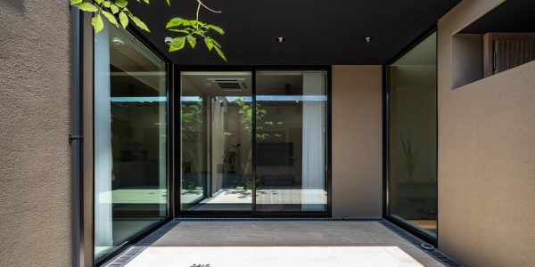 集いたくなる平屋 ／ 北九州市｜ARCHI PRODUCTS WORKS 中庭